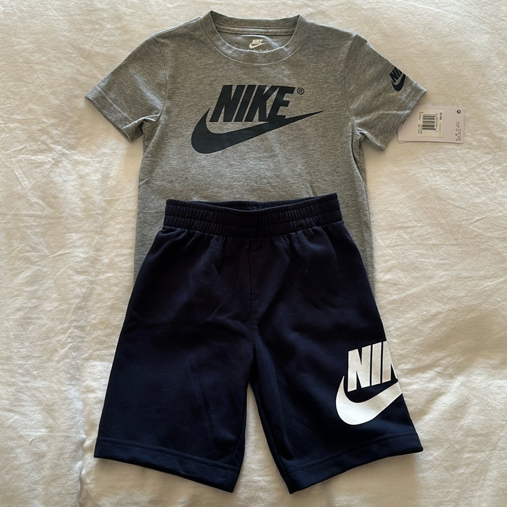 Nike 2 Piece Set Shorts and Shirt for Boys. Size 6.